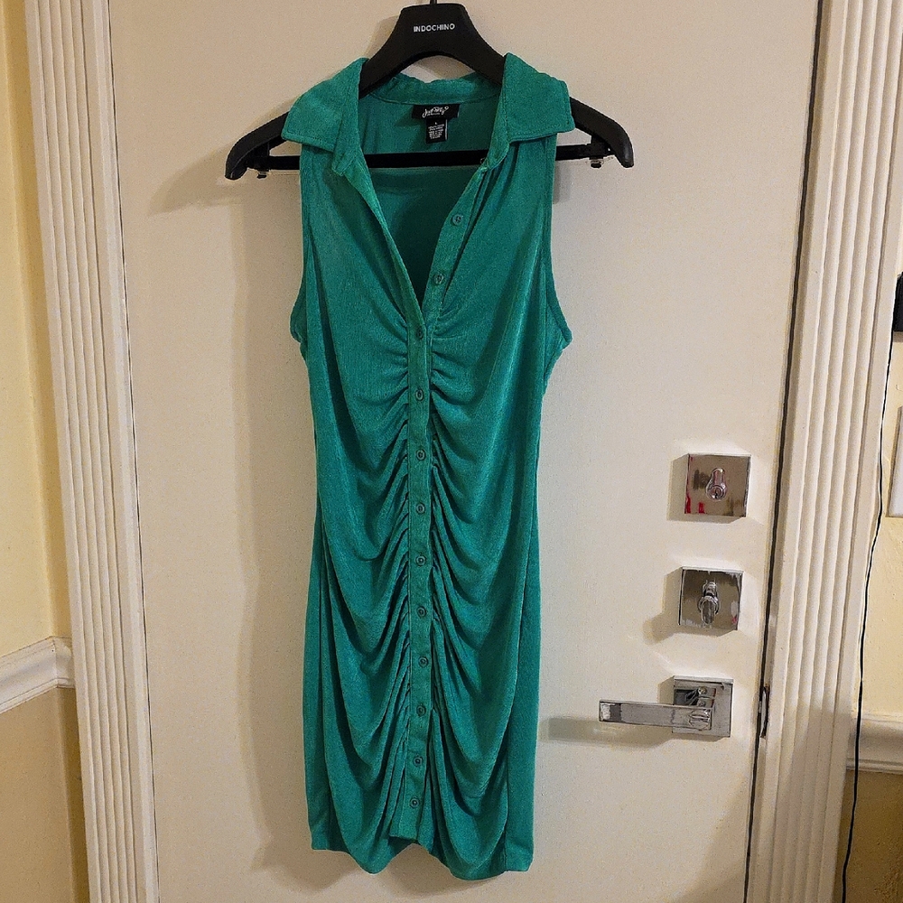 Green Sleeveless Button-Down Dress